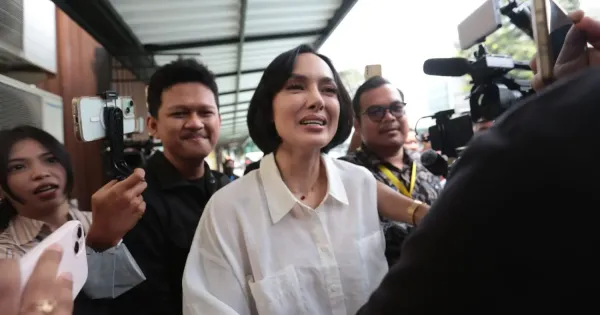 Sara Wijayanto saat hadir di Pengadilan Agama Jakarta Selatan Sara Wijayanto saat hadir di Pengadilan Agama Jakarta Selatan