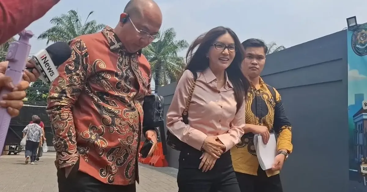 Sarwendah didampingi para kuasa hukum di Pengadilan Negeri Jakarta Selatan