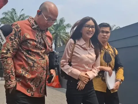 Sarwendah didampingi para kuasa hukum di Pengadilan Negeri Jakarta Selatan