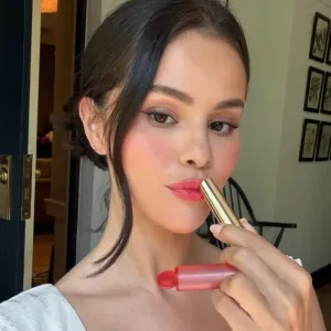 Selena gomez