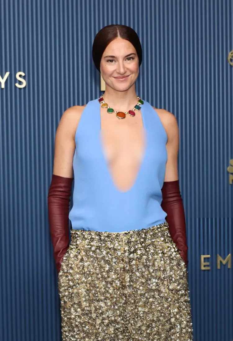 Shailene Woodley Emmy Awards 2026 (2) Detail busana Shailene Woodley yang memicu perdebatan. Foto: Dok. X @thecinethology