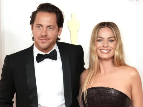 Tom Ackerley dan Margot Robbie