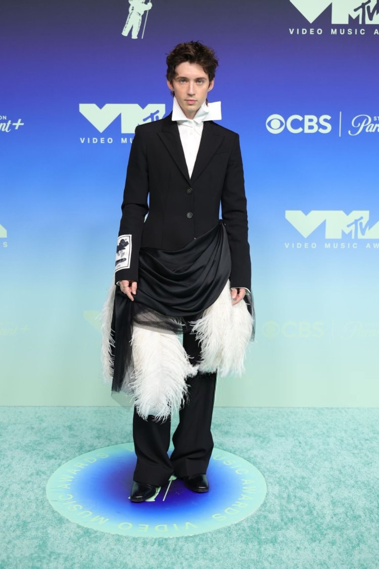 Troye Sivan MTV VMAs 2026 Troye Sivan di MTV VMAs 2026. Foto: Dok. X @21metgala