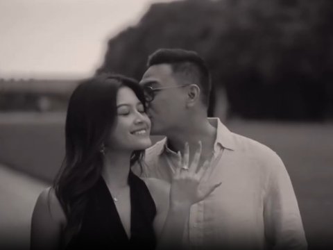 Yoriko Angeline Dilamar Pembalab Aldio Oekon di Paris