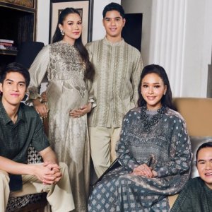 Maia Estianty bersama tiga putra dan menantu perempuannya. (Foto: Instagram Maia Estianty)