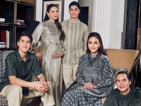 Maia Estianty bersama tiga putra dan menantu perempuannya. (Foto: Instagram Maia Estianty)