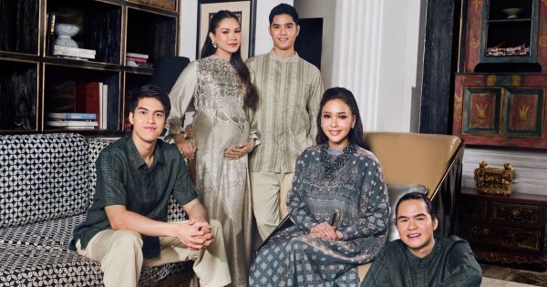 Maia Estianty bersama tiga putra dan menantu perempuannya. (Foto: Instagram Maia Estianty)