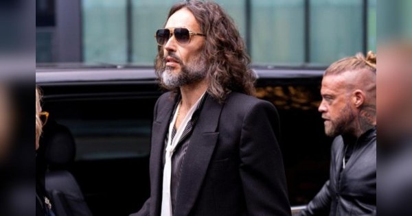 Russel Brand di depan gedung pengadilan Inggris pada Rabu (14/10).(Foto: ITVX) Russel Brand di depan gedung pengadilan Inggris pada Rabu (14/10).(Foto: ITVX)