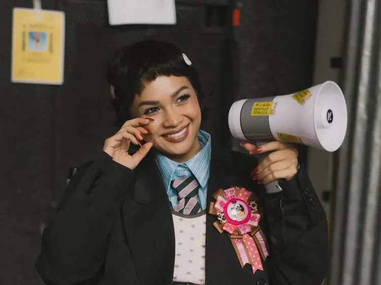 Andien dalam video musik Naksir