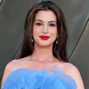 Anne hathaway