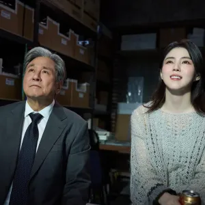 Choi Min sik dan Han So hee dalam The Intern_Dok Warner Bros