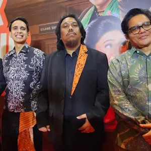 David Nurbianto Andovi da Lopez Benidictus Siregar dan Fajar Nugros