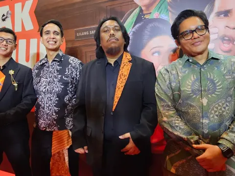 David Nurbianto Andovi da Lopez Benidictus Siregar dan Fajar Nugros