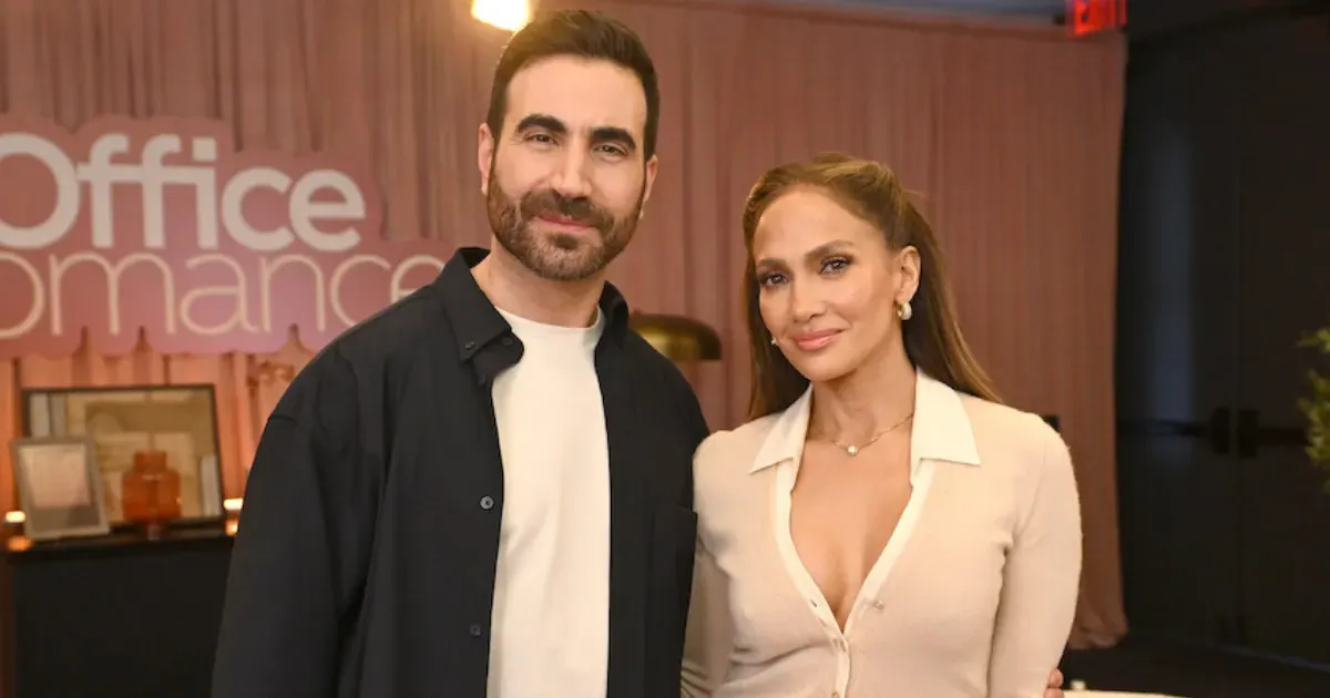 Jennifer Lopez dan Brett Goldstein