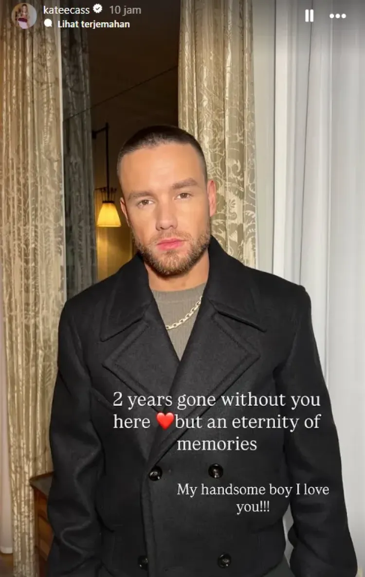 Kate Cassidy Story Liam Payne Kate Cassidy mengenang dua tahun kepergian Liam Payne. Foto: Dok. Instagram @kateecass