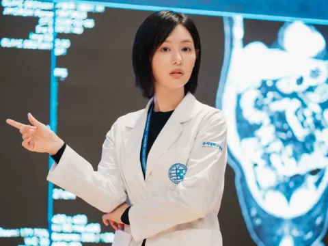 Kim Ji Won Doctor X Mafia in White