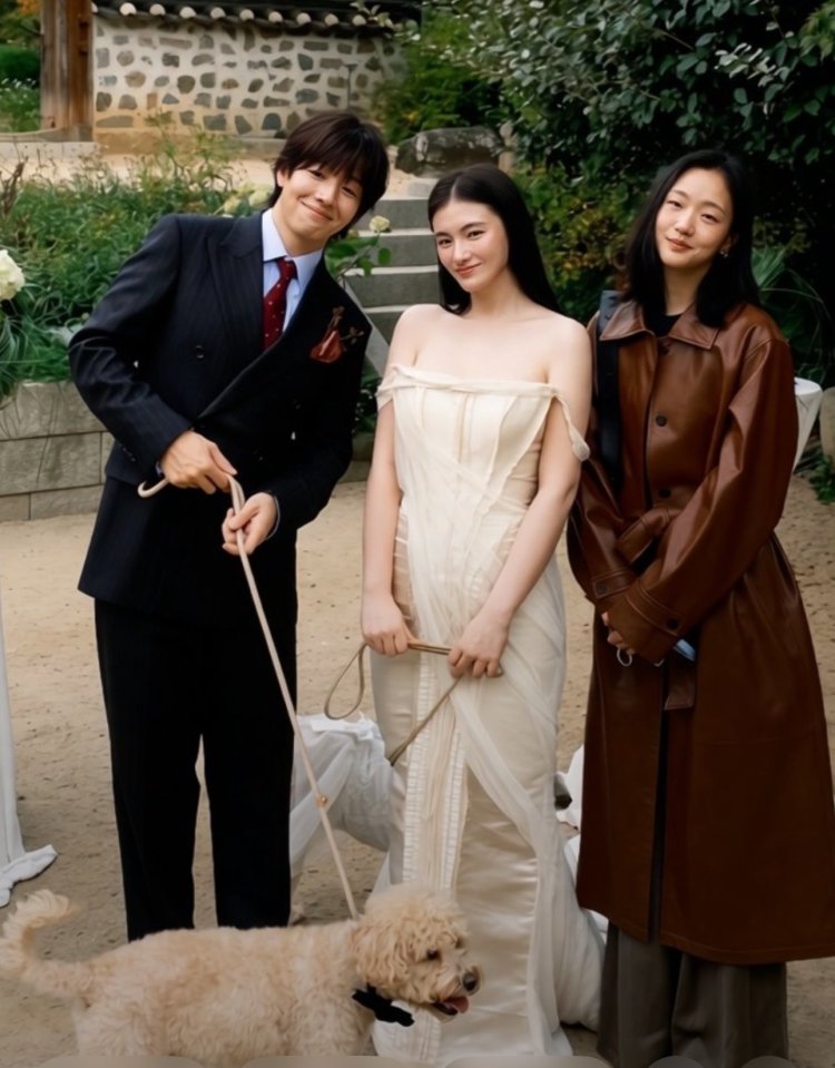 Kim Yong Ji Kim Go Eun Perut Kim Yong Ji yang tampak membuncit saat foto bersama Kim Go Eun. Foto: Dok. X @jane25959646