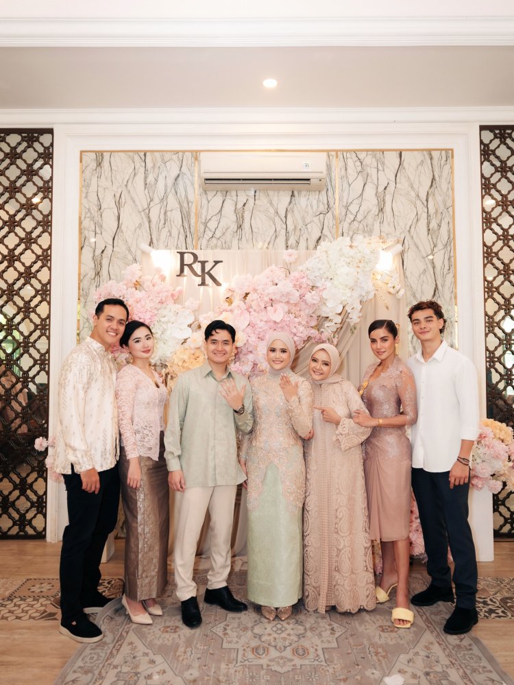 Bersama keluarga Ramlan (Foto: Instagram/ollaramlan)