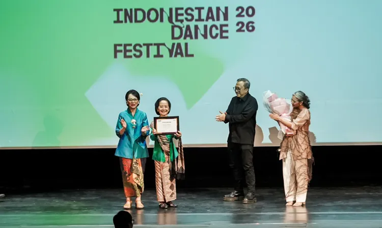 Lifetime Achievement Award kepada Retno Maruti maestro tari Indonesia Lifetime Achievement Award kepada Retno Maruti maestro tari Indonesia