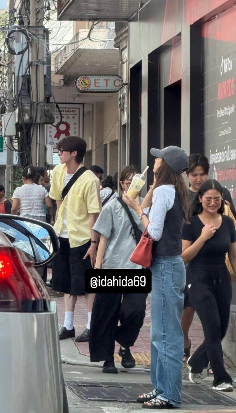 Lisa BLACKPINK Blue Pongtiwat Lisa BLACKPINK Blue Pongtiwat di Thailand. Foto: Dok. X @idahida69