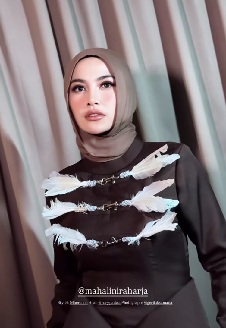 Mahalini Hijab (2) Mahalini mengenakan pashmina. Foto: Dok. Instagram @panggungnyalini