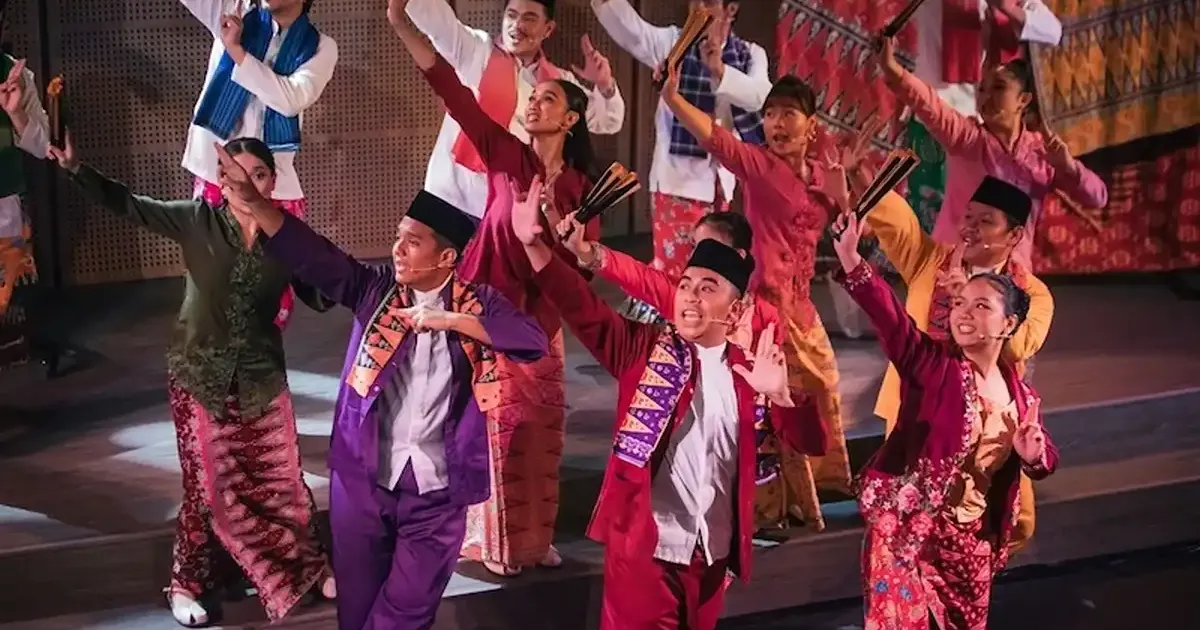 Menanggung Dua Panggung oleh Peserta Ruang Kreatif Intensif Musikal Budaya
