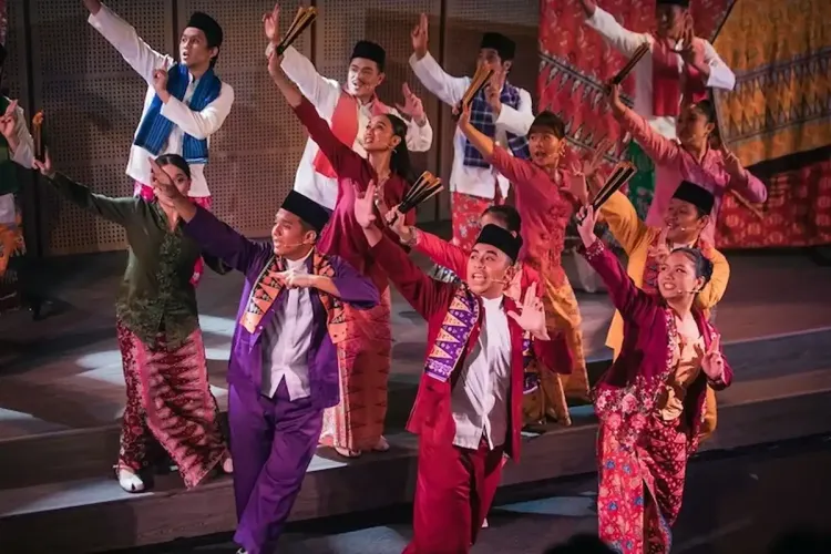 Menanggung Dua Panggung oleh Peserta Ruang Kreatif Intensif Musikal Budaya