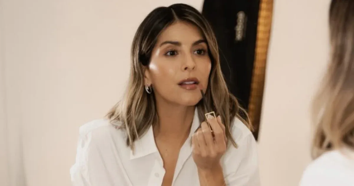 Mencoba tester makeup