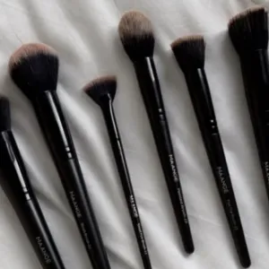 Mencuci makeup brush