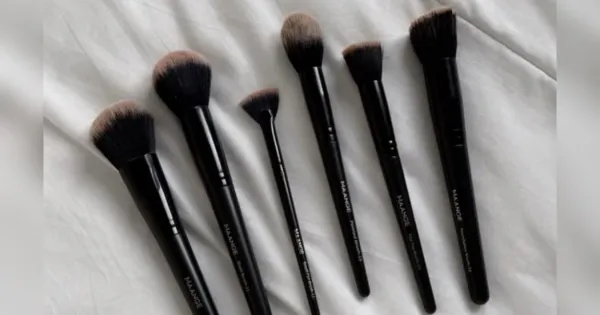 Mencuci makeup brush Mencuci makeup brush