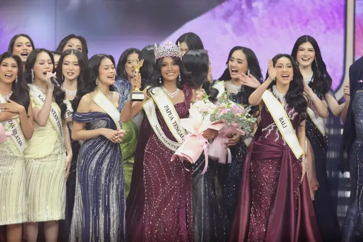 Miss Indonesia 2026 Alda Callista Putri Setiawan bersama para peserta Grand Final Miss Indonesia 2026 yang mewakili 38 provinsi_Foto Istimewa
