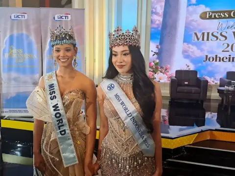 Miss World 2026 Joheirry Mola bersama Miss Indonesia 2025 Audrey Bianca