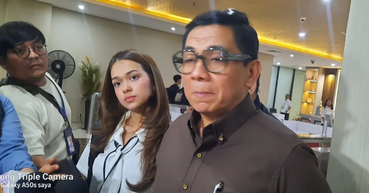 Pengacara Sandy Arifin saat mendamping Rebecca Klopper