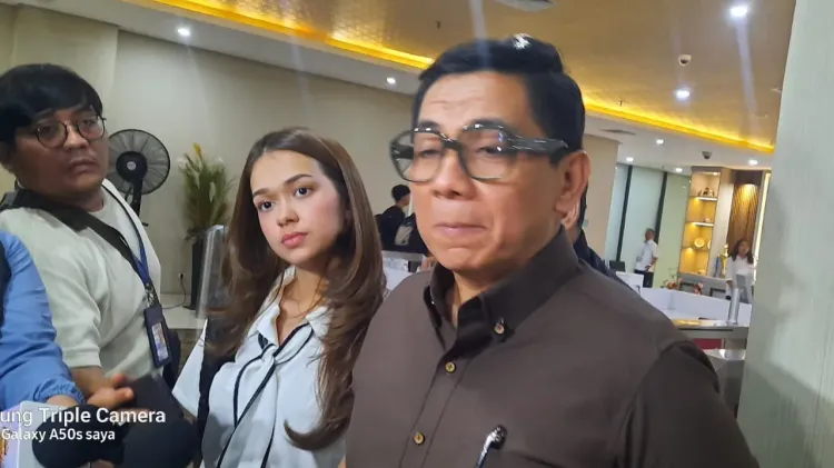 Pengacara Sandy Arifin saat mendamping Rebecca Klopper