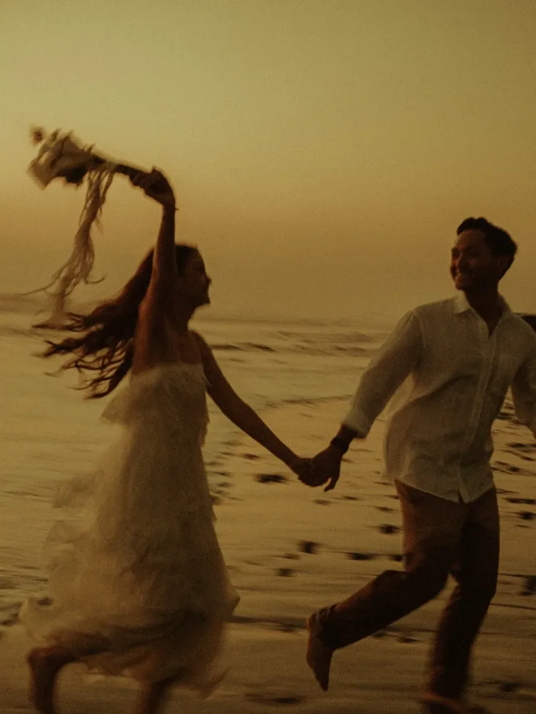 Prewedding Azriel Hermansyah dan Sarah Menzel (2) Azriel Hermansyah dan Sarah Menzel prewedding di pantai Bali. Foto: Dok. Instagram @ssarah_menzel