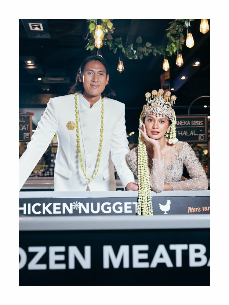 Prewedding Hana Malasan dan Sean Gelael di supermarket. Foto: Dok. Instagram @hanamalasan