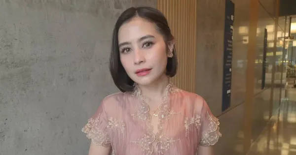 Prilly Latuconsina Prilly Latuconsina
