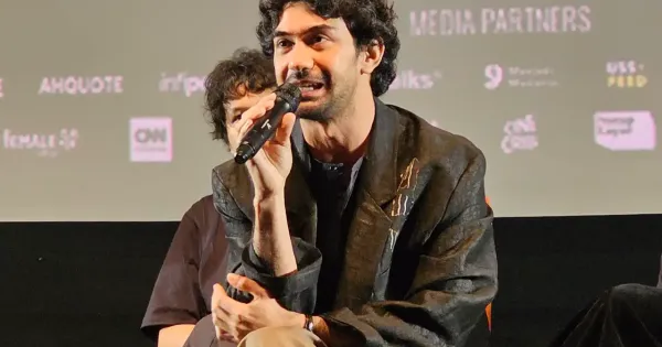 Reza Rahadian di gala premiere Laut Bercerita Reza Rahadian di gala premiere Laut Bercerita