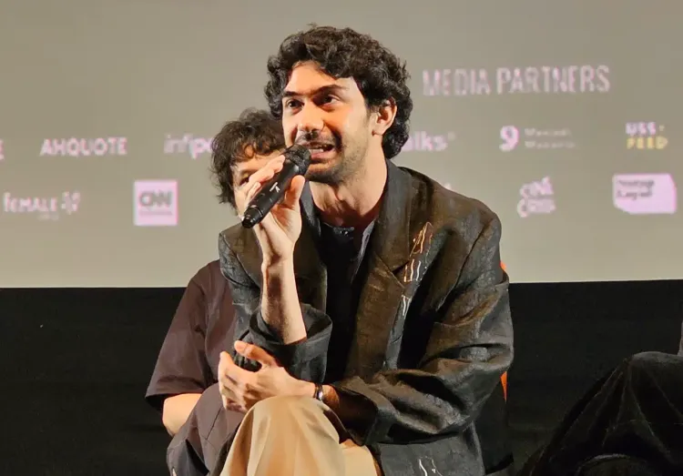 Reza Rahadian di gala premiere Laut Bercerita