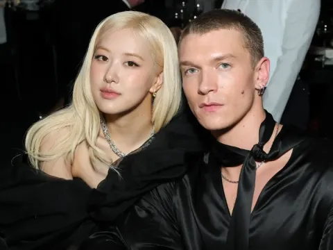 Rose BLACKPINK dan Connor Storrie
