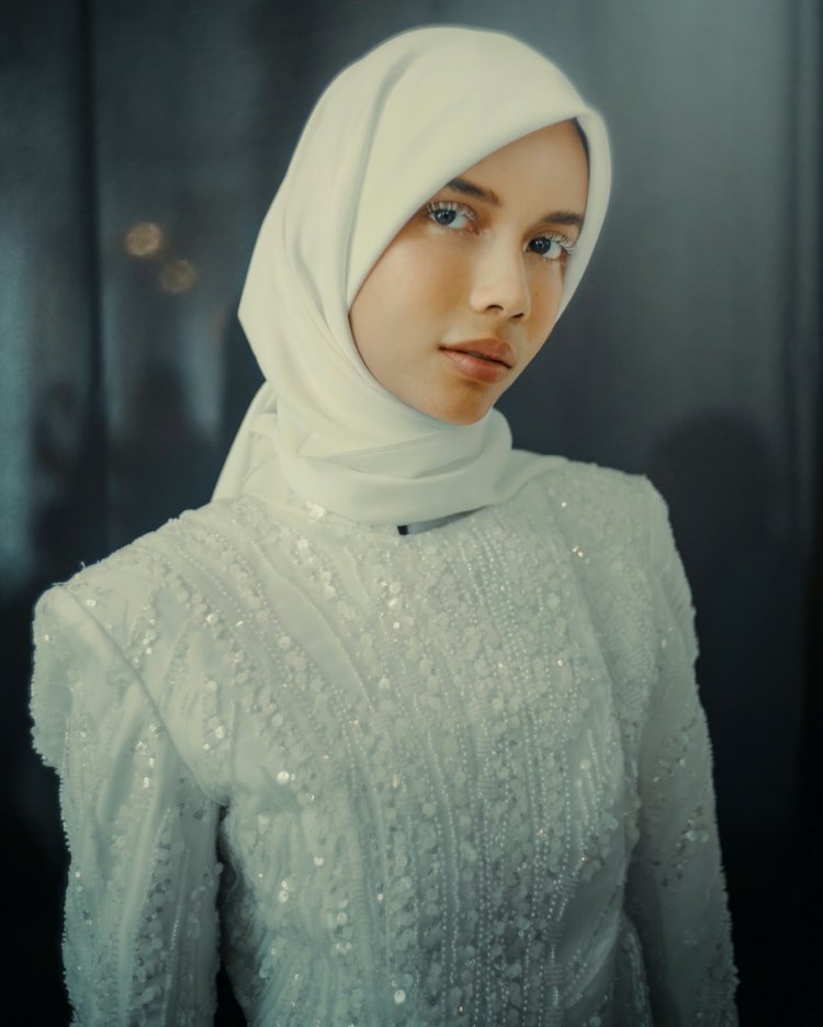 Sabrina Chairunnisa NYFW 2026 (3) Bulu mata putih yang mencolok. Foto: Dok. Instagram @sabrinachairunnisa_