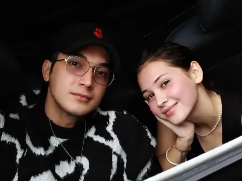 Sandrinna Michelle dan Junior Roberts
