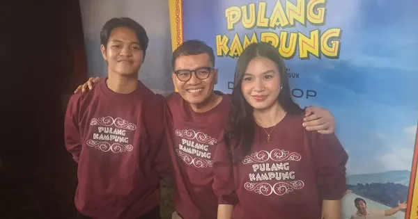 Sutradara Bene Dion bersama Axelo Nababan dan Vanessa Simorangkir