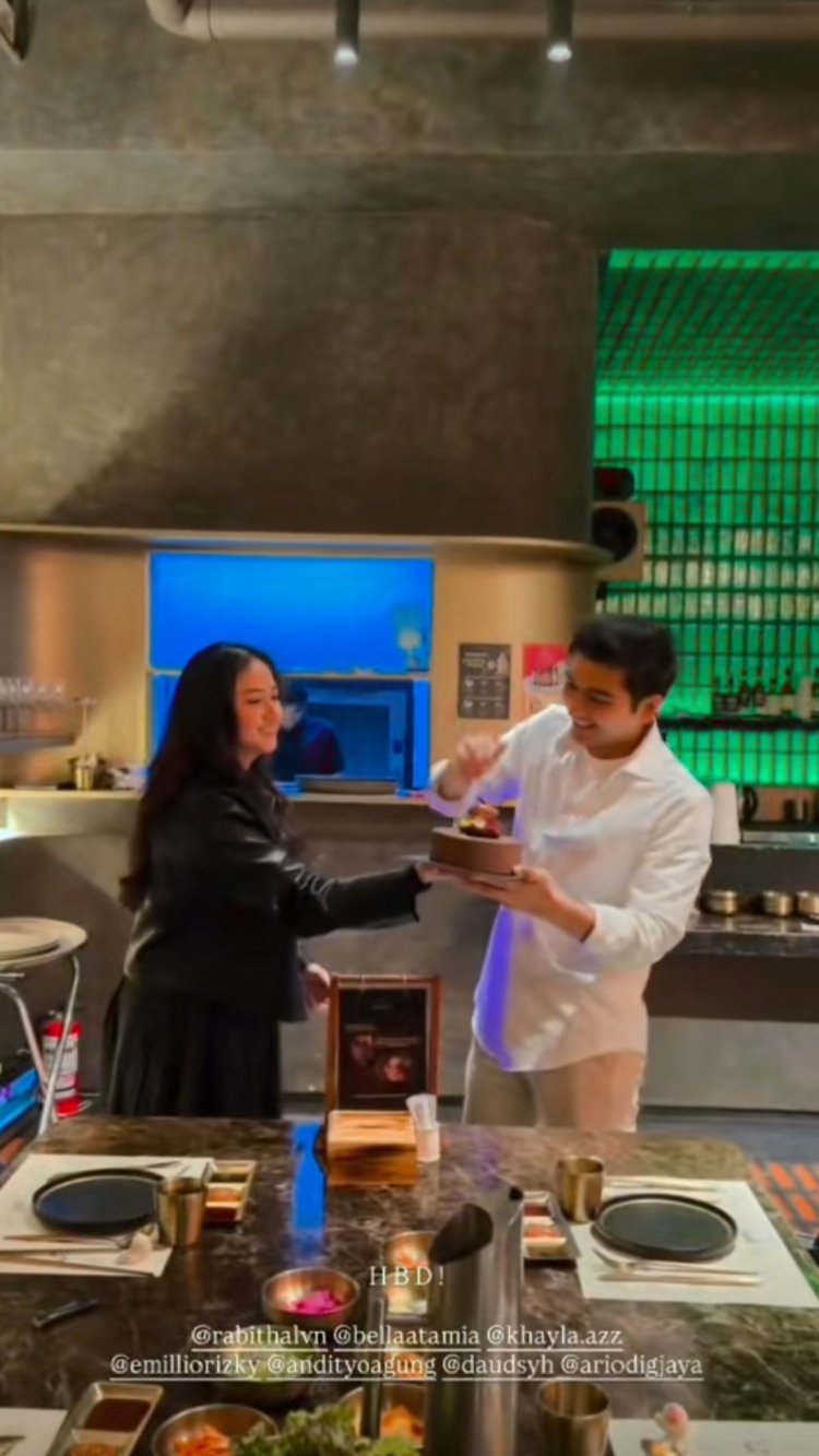 Teuku ryan stephanie giscka Momen mendapat kejutan ulang tahun dari Stephanie Giscka (Foto: TikTok/anderatiktok.comsahabat)
