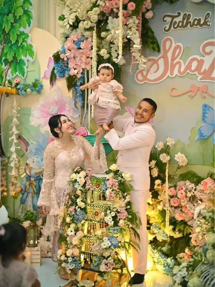 Kemeriahan tedhak siten anak Via Vallen (Foto: Instagram/viavallen)