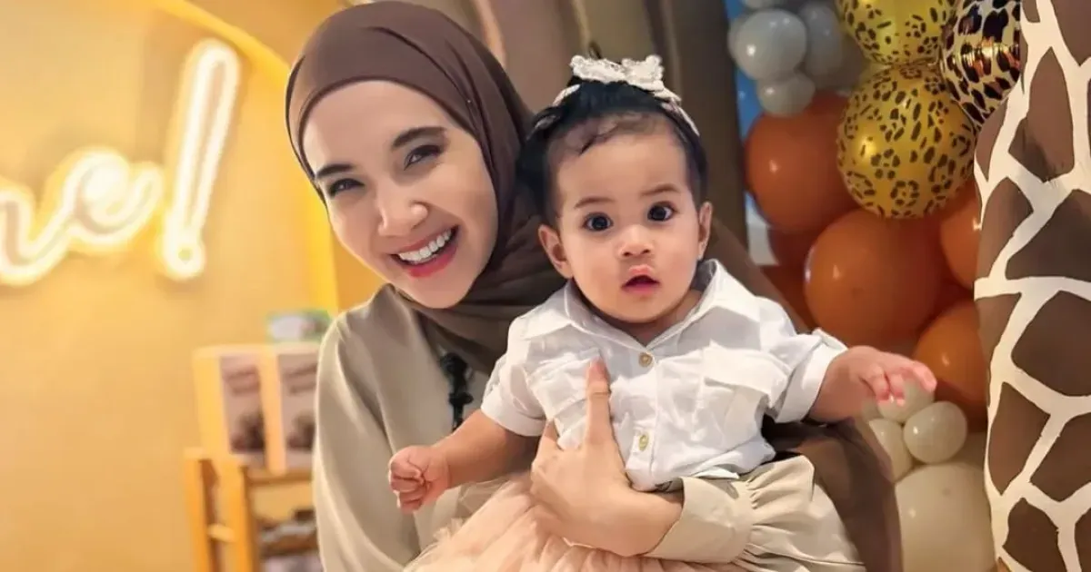 Zaskia Sungkar Anak Adopsi